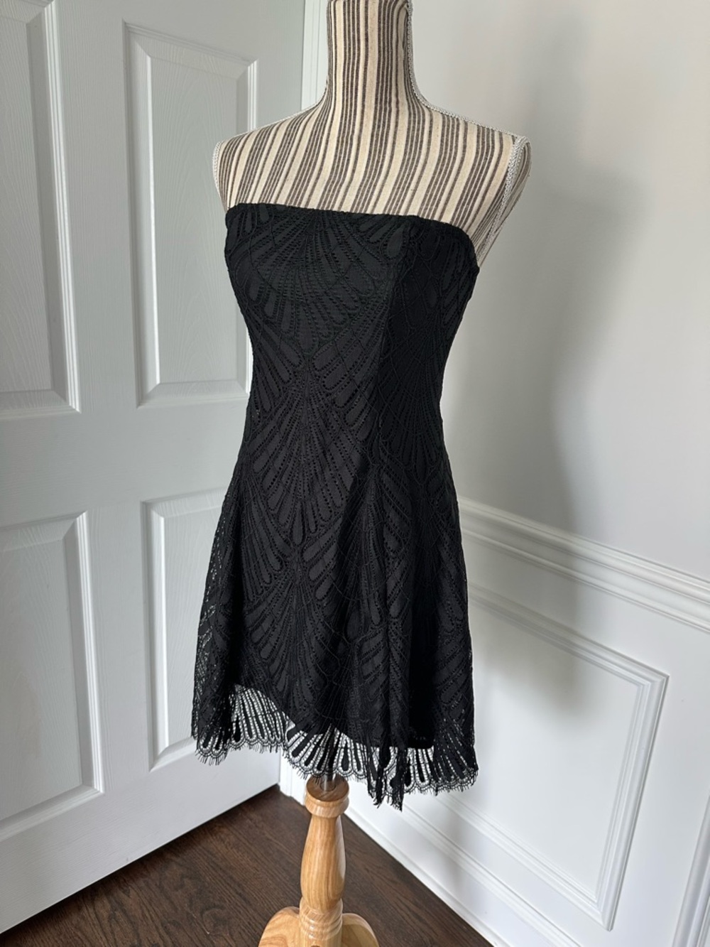 Lucy in the Sky Black Lace Strapless Cocktail Dress NWT Size Large